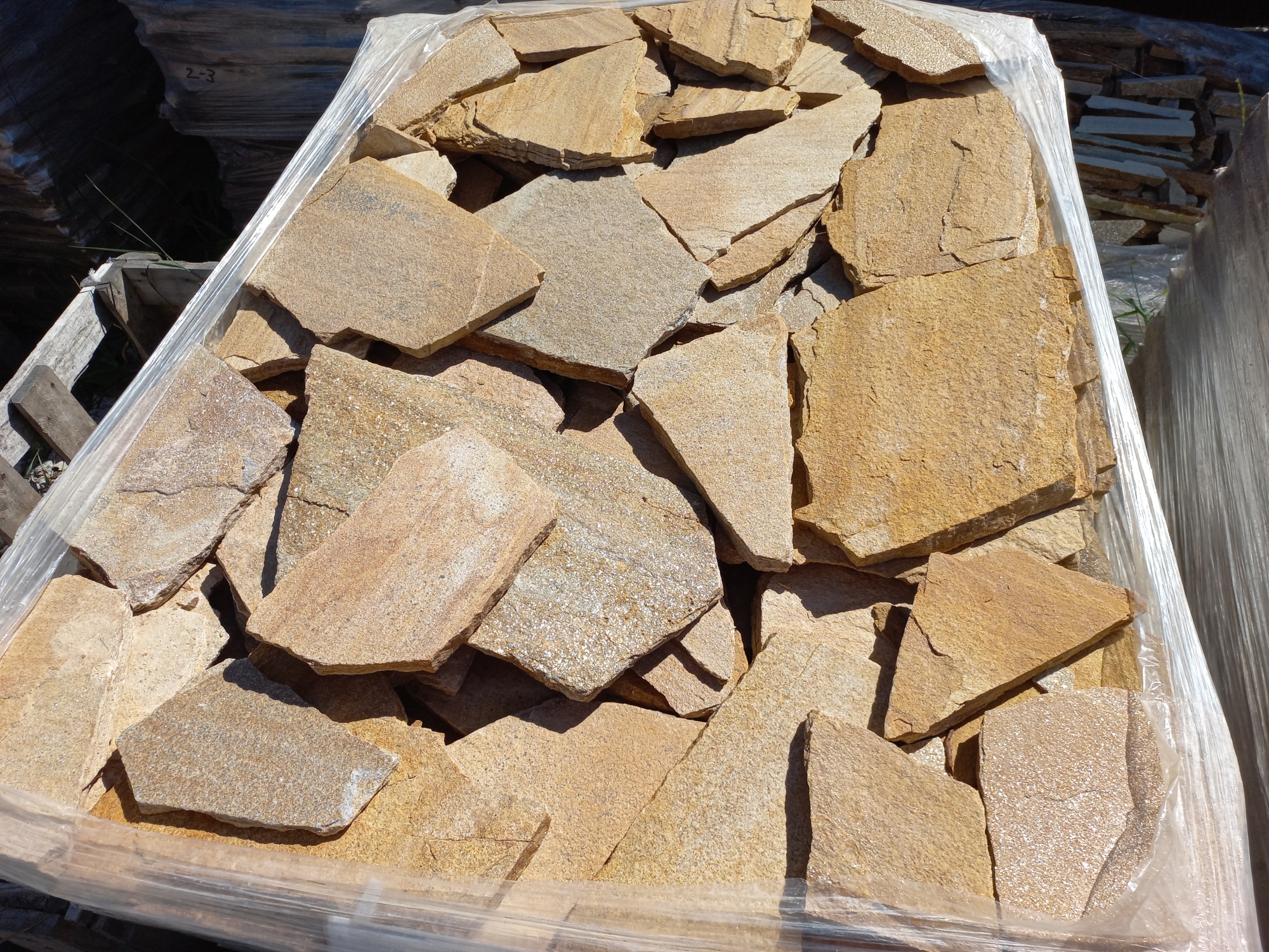 Плитняк златолит жёлтый золотистый для фасада 1,5-3см купить в Пензе