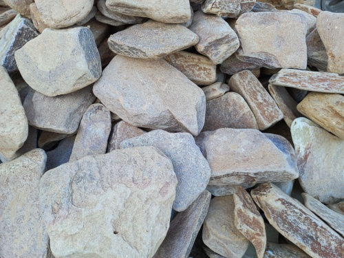 Златолит жёлтый, жёлто-зелёный глыбки и валуны для ланшафтного дизайна купить в Пензе