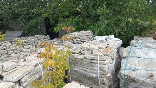 Плитняк галтованный гранитный для ландшафтного дизайна купить в Пензе