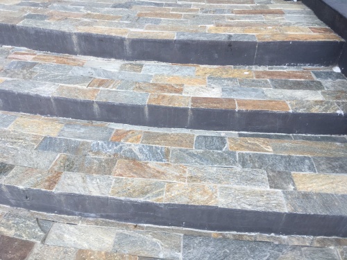 Плитка из Златолита Уральского для лестницы купить в Пензе