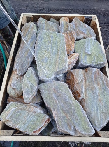 Златолит жёлтый, жёлто-зелёный глыбки и валуны для ланшафтного дизайна купить в Пензе