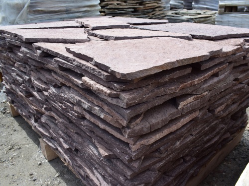 Плитняк лемезит бордовый для облицовки цоколя 20-25 мм  купить в Пензе