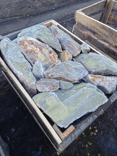 Златолит жёлтый, жёлто-зелёный глыбки и валуны для ланшафтного дизайна купить в Пензе