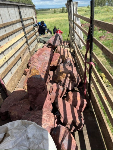 Ландшафтные глыбы красно-фиолетовые 200-1000 килограмм купить в Пензе