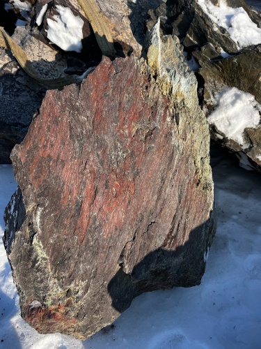 Ландшафтные глыбы красно-фиолетовые 200-1000 килограмм купить в Пензе