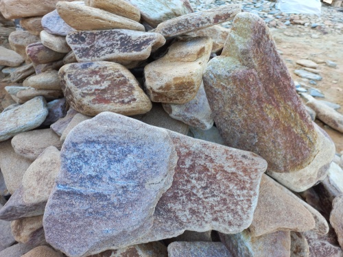 Златолит жёлтый, жёлто-зелёный глыбки и валуны для ланшафтного дизайна купить в Пензе