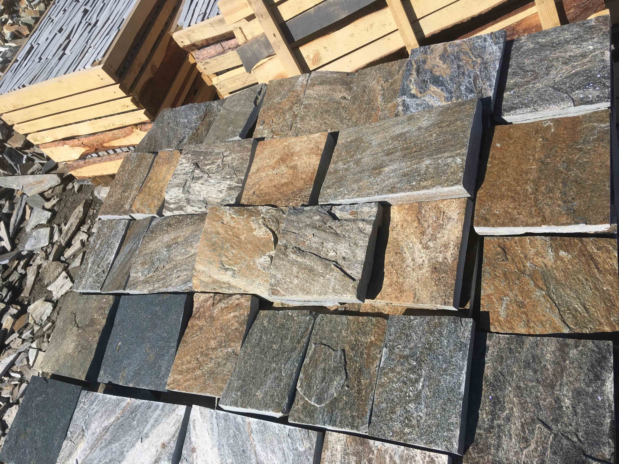 Плитка пилёная златолит Уральский для фасада купить в Пензе