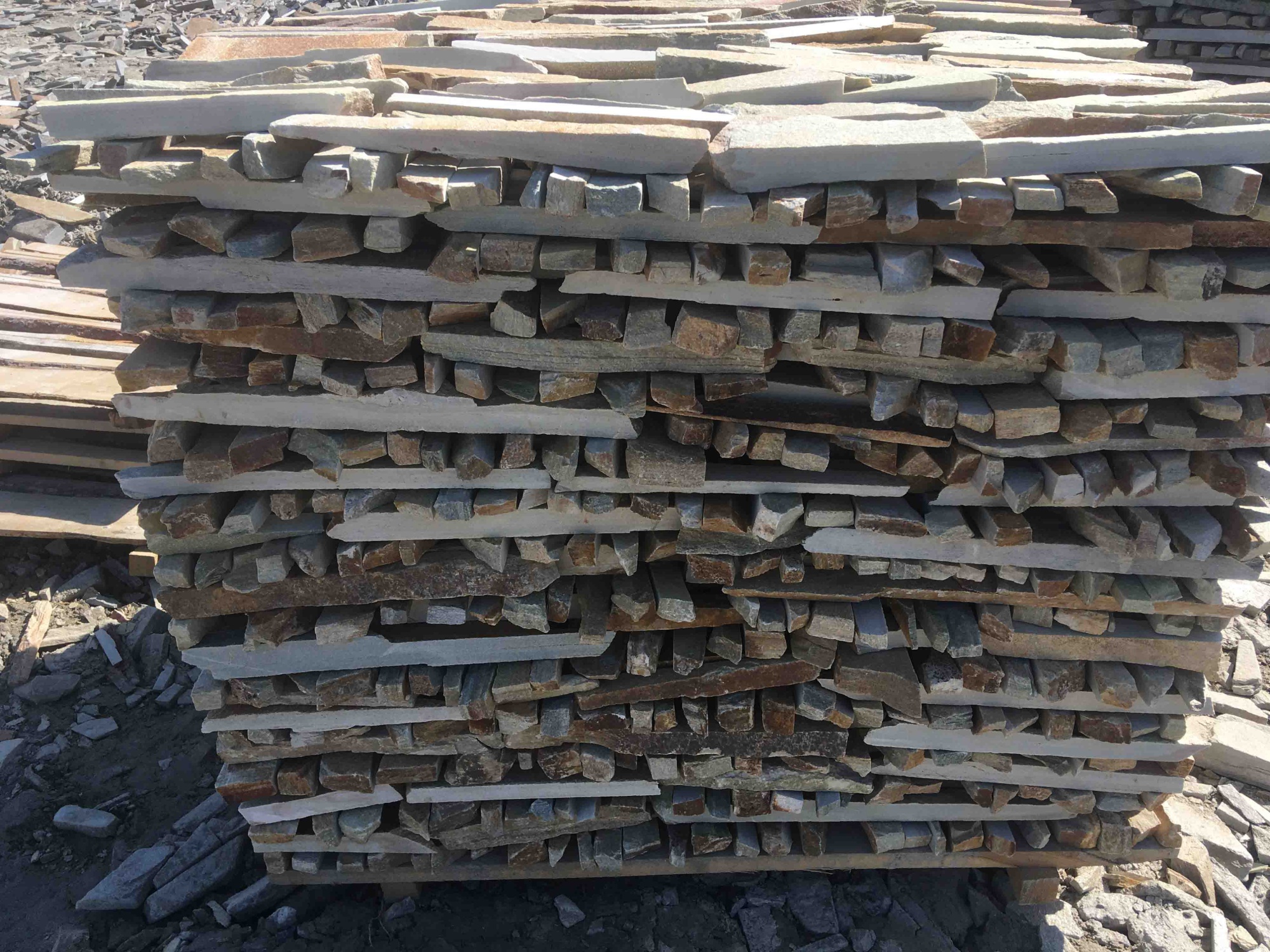 Горбушка златолит золотистый для облицовки купить в Пензе