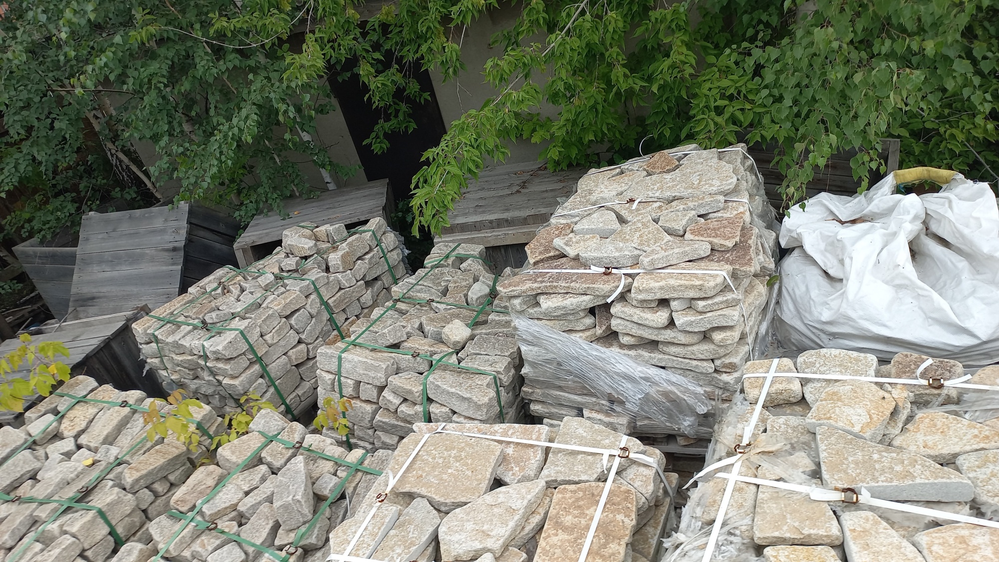 Плитняк гранитный галтованный купить в Пензе