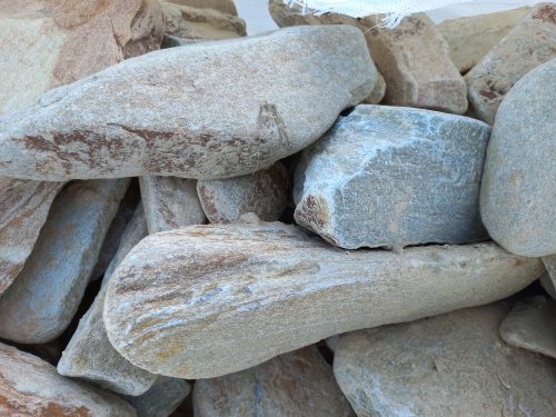 Златолит жёлтый, жёлто-зелёный глыбки и валуны для ланшафтного дизайна купить в Пензе