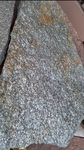 Плитняк златолит серебристый для цоколя, отмостки купить в Пензе