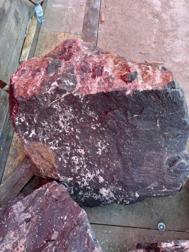 Камни для ландшафтного дизайна красно-фиолетовые 10-60 килограмм купить в Пензе