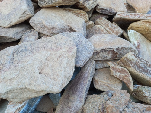 Златолит жёлтый, жёлто-зелёный глыбки и валуны для ланшафтного дизайна купить в Пензе