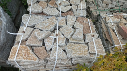 Гранитный плитняк галтованный для парковки купить в Пензе