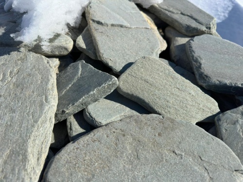 Плитняк златолит зелёный галтованный для цоколя купить в Пензе