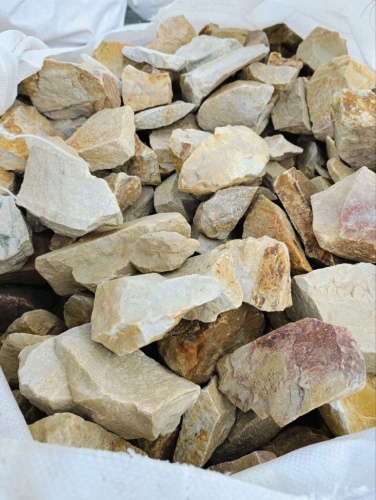 разноцветный щебень кварц