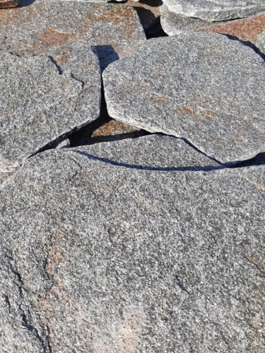 Златолит серебристый галтованный для лестниц купить в Пензе